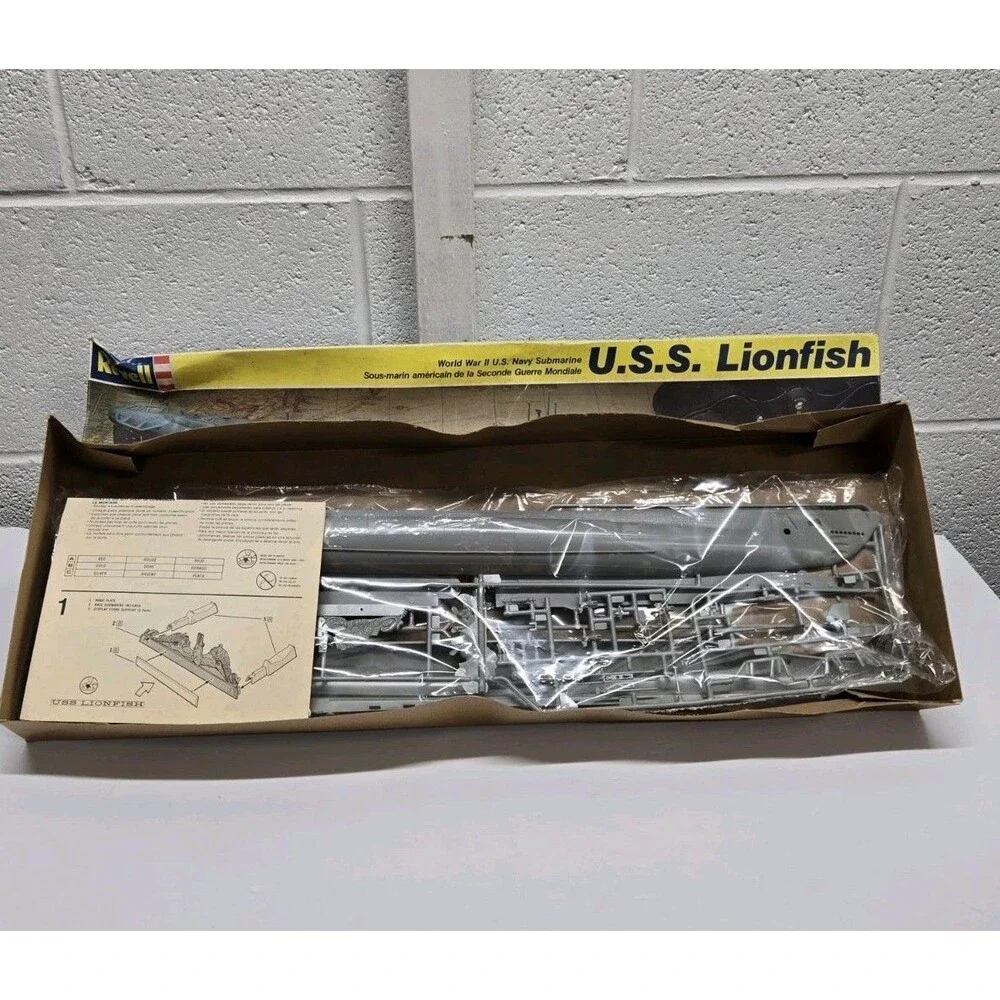 Revell 1:180 U.S.S. Lionfish Plastic Model Kit #5228 [U5]